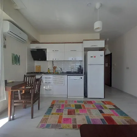 Close To Centrum Quiet Area Home, With Air Conditioned *